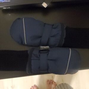 3M Thinsulate Dark Blue Mittens with Black Accents